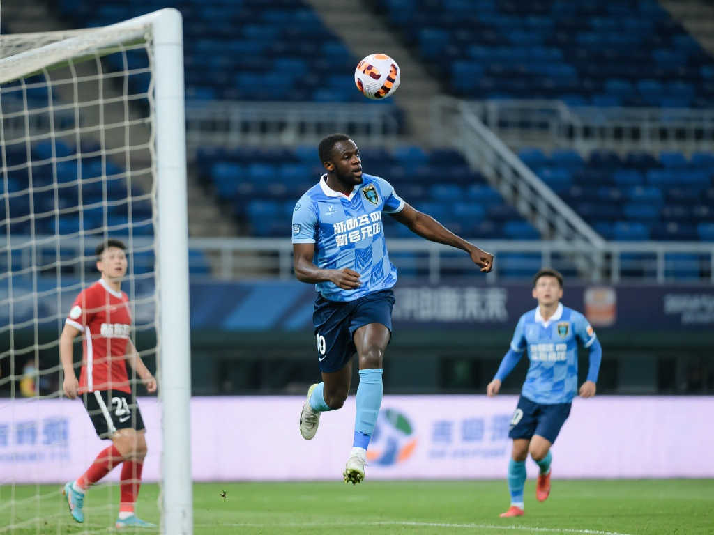 中甲升班马大连鲲城主场2-1力克广西平果,穆谢奎梅开二度首胜到手 中甲升班马大连鲲城主场2-1力克广西平果,穆谢奎梅开二度首胜到手